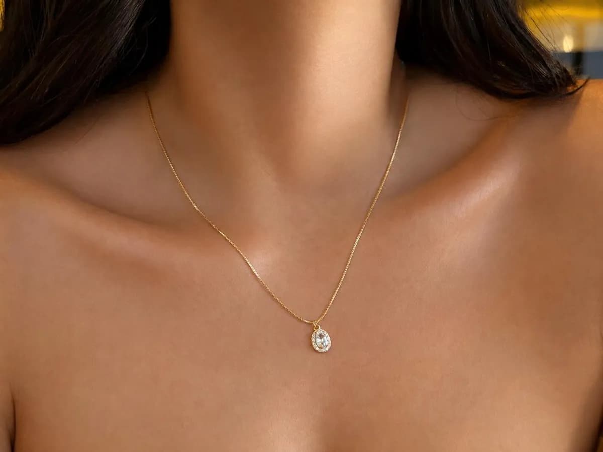 Imagem de Colar Dourado Oval Cristal Eloah